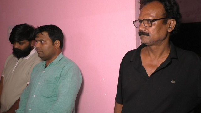 ସ୍କୁଲର ସହକାରୀ ଶିକ୍ଷକ ମନୋଜ ଆଚାର୍ଯ୍ୟ ସରକାରୀ ଚାକିରି ଦେବା ନାରେ ଲୁଟୁଥିଲେ ଲକ୍ଷ ଲକ୍ଷ ଟଙ୍କା ।