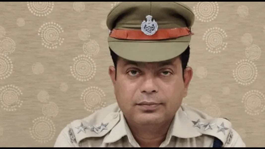 ଗଞ୍ଜାମ ଜିଲା ଛତ୍ରପୁର ଥାନାଧିକାରୀ ଦେବାଶିଷ ମହାନ୍ତିଙ୍କୁ କାର୍ଯ୍ୟରୁ ନିଲମ୍ବିତ କରିଛନ୍ତି।