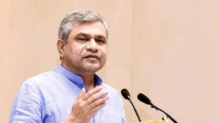 ବୁଲେଟ୍ ଟ୍ରେନ୍ ଷ୍ଟେସନ ପରିଦର୍ଶନ କଲେ ରେଳମନ୍ତ୍ରୀ ଅଶ୍ୱିନୀ ବୈଷ୍ଣବ ।