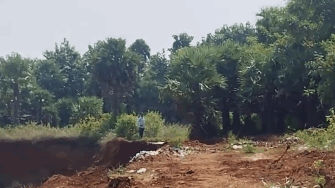 ଗୁରୁଣ୍ଠିରେ ମୋରମ ମାଫିଆଙ୍କ ଆତଙ୍କରାଜ।