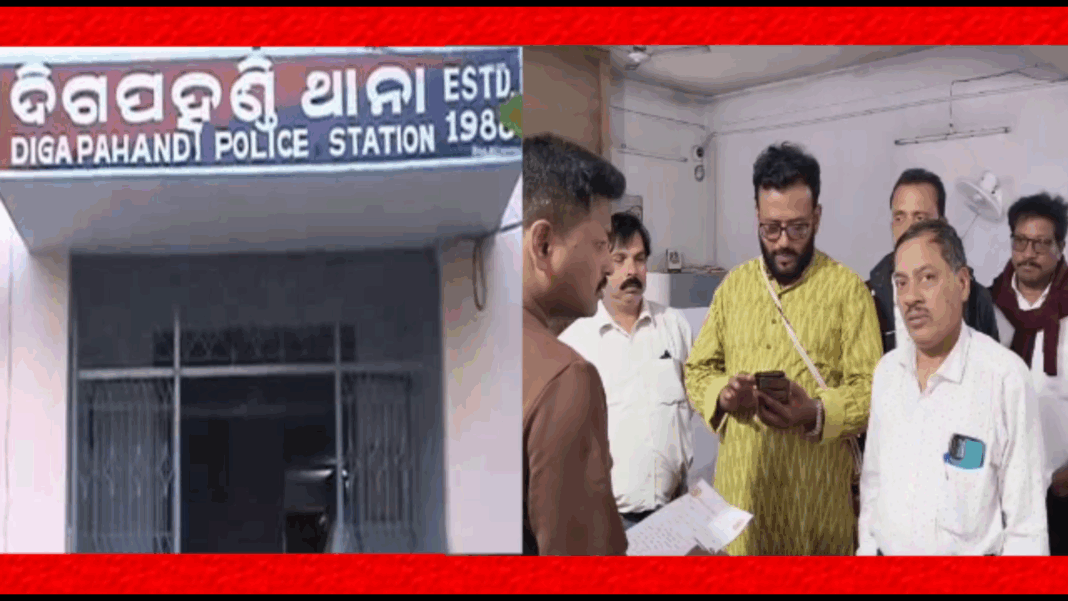 ପୌରାଣିକ ନାଟକ ରାମାୟଣ ପ୍ରଦର୍ଶନ ବେଳେ ଷ୍ଟେଜ୍ ରେ ଅଶ୍ଳୀଳତା ।