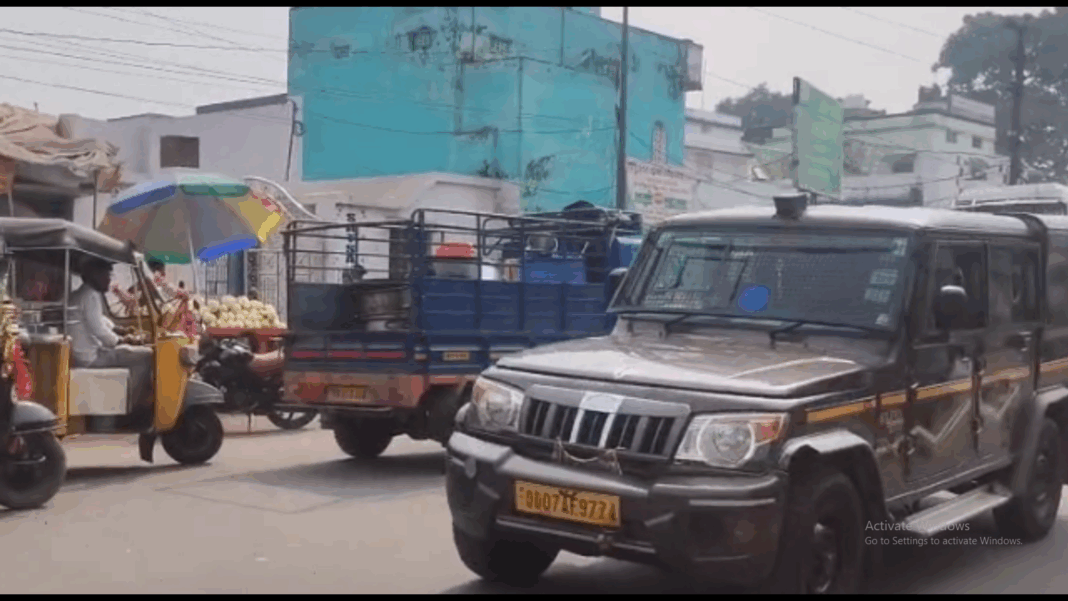 ସାଧାରଣତଃ ବ୍ରହ୍ମପୁର ସହରରେ ଟ୍ରାଫିକ ସମସ୍ୟା ପ୍ରମୁଖ କାରଣ ହୋଇସାରିଲାଣି l