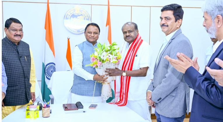 ମୁଖ୍ୟମନ୍ତ୍ରୀ ମୋହନ ଚରଣ ମାଝୀଙ୍କୁ ଭେଟିଲେ କେନ୍ଦ୍ର ଶିଳ୍ପ ତଥା ଇସ୍ପାତ ମନ୍ତ୍ରୀ ଶ୍ରୀ ଏଚ୍.ଡି କୁମାର ସ୍ବାମୀ l