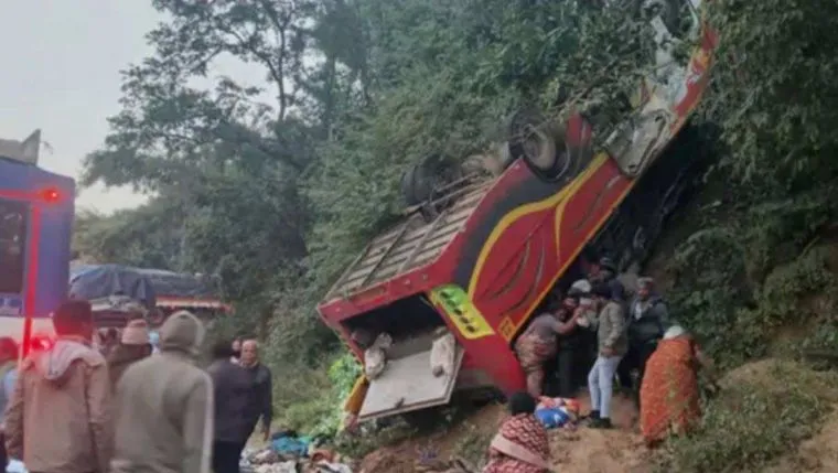 ଆନ୍ଧ୍ରପ୍ରଦେଶର ଆଲୁରି ସୀତାରାମ ରାଜୁ ଜିଲ୍ଲାରେ ମର୍ମନ୍ତୁଦ ସଡକ ଦୁର୍ଘଟଣା l