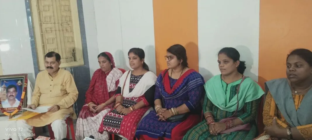 ପିଇଓଙ୍କ ମୃତ୍ୟୁ ଦୀର୍ଘ ୨ ମାସ ବିତି ଯାଇଥିଲେ ବି ଏଟିଓ ଉପରେ କାର୍ଯ୍ୟାନୁଷ୍ଠାନ ନଥିବାରୁ ସାମ୍ବାଦିକ ସମ୍ମିଳନୀରେ ଉଦବେଗ ପ୍ରକାଶ କଲେ ପରିବାର ବର୍ଗ l