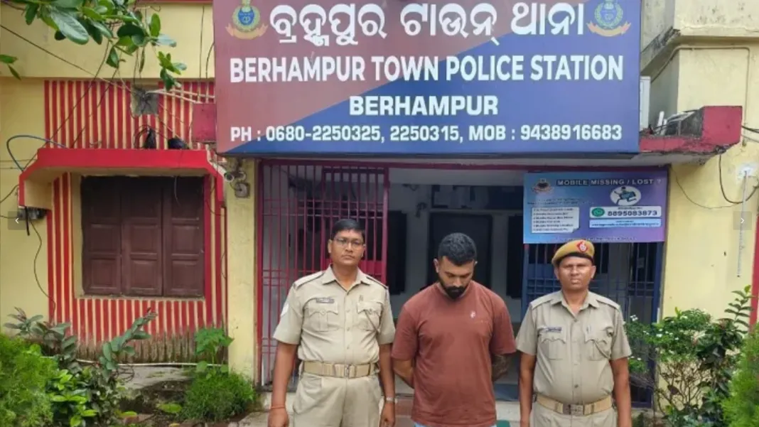 ବେଆଇନ ଅନଲାଇନ୍ ବେଟିଂ ଉପରେ ବ୍ରହ୍ମପୁର ପୁଲିସର ଚଢାଉ,ଦୁଇ ଅଭିଯୁକ୍ତ ଗିରଫ।